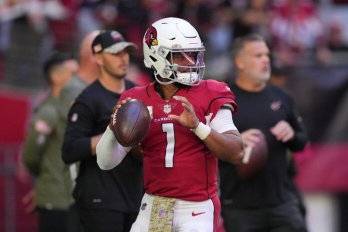 Kyler Murray (1) warms up prior to facing the Seattle Seahawks at State Farm Stadium.