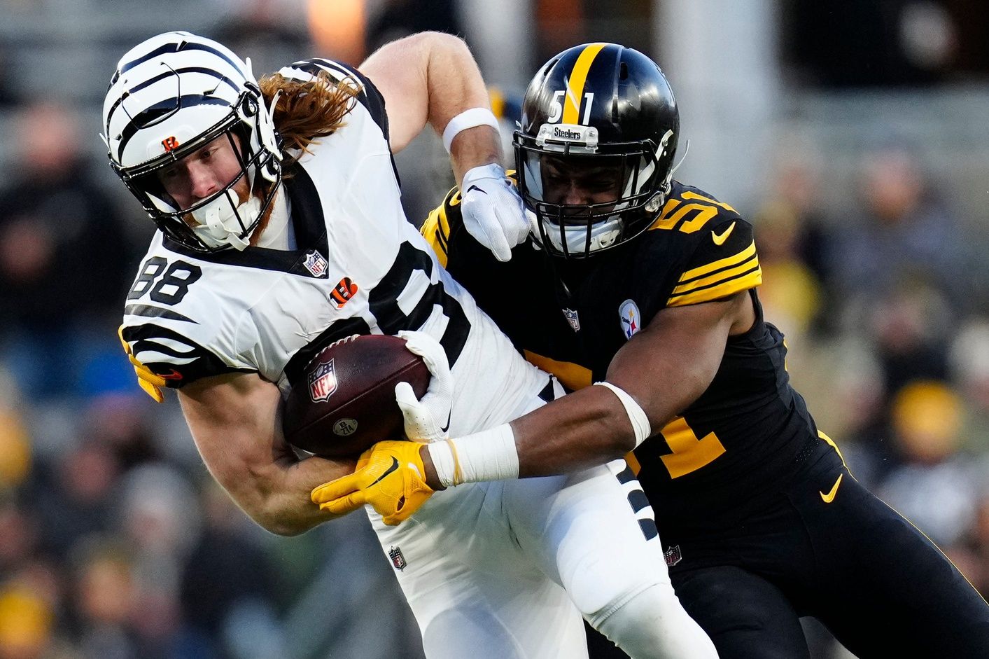 Pittsburgh Steelers LB Myles Jack (51) tackles Cincinnati Bengals TE Hayden Hurst (88).