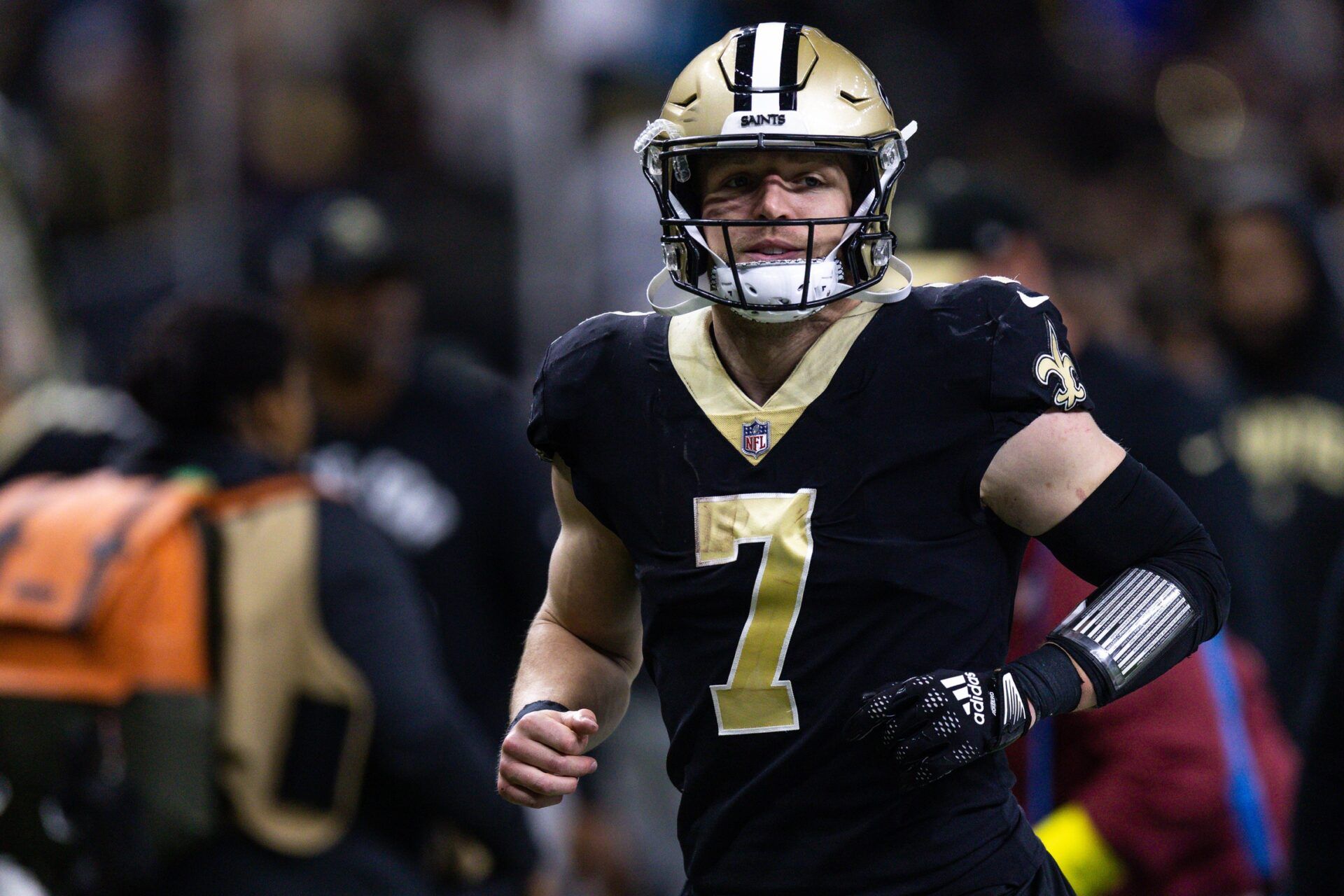 Taysom Hill (7) runs to the locker room after the game against the Carolina Panthers during the second half at Caesars Superdome.