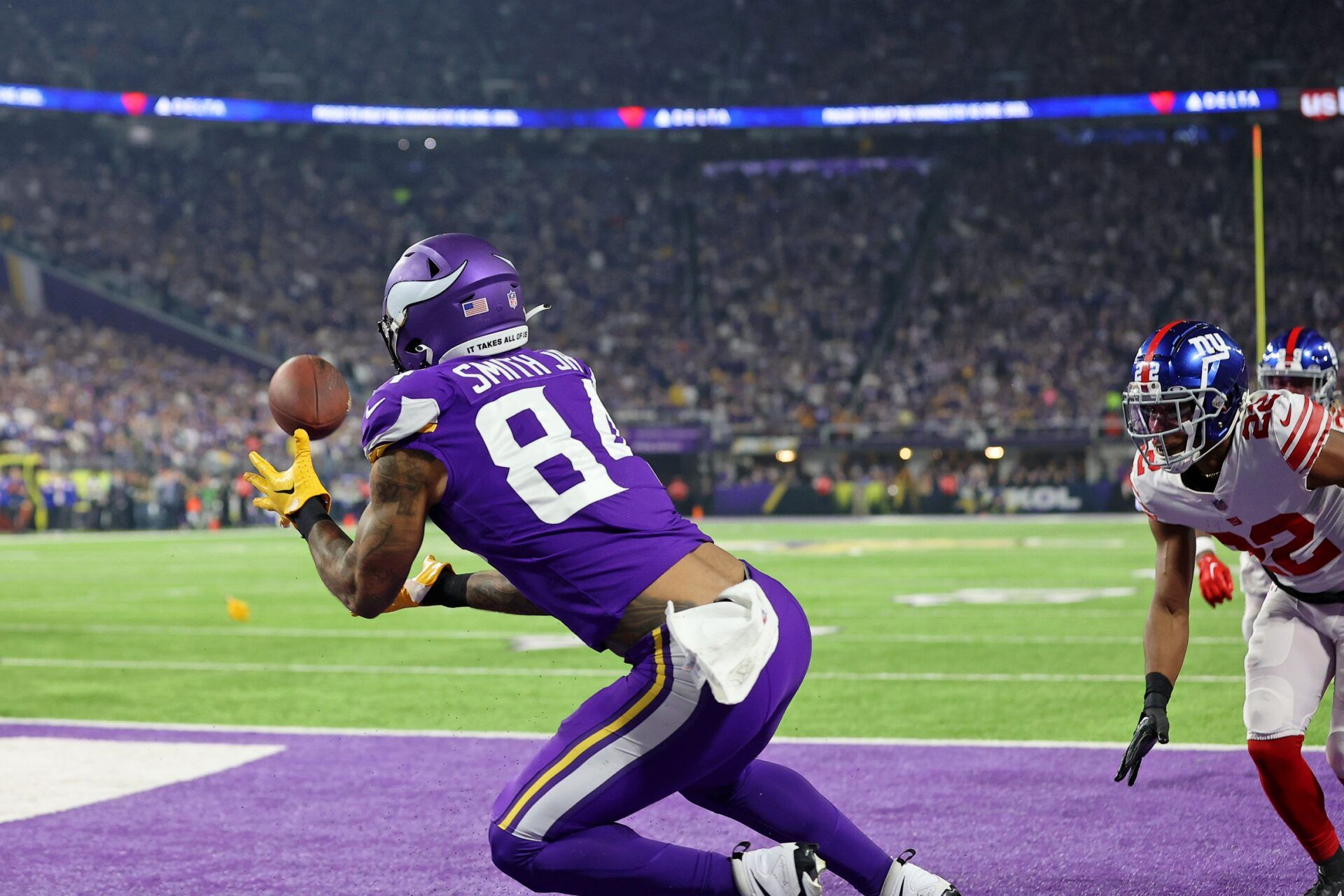 Tight end Irv Smith Jr. (84) catches a touchdown against the New York Giants as a member of the Minnesota Vikings.