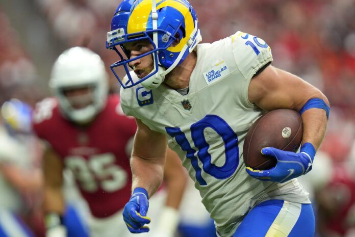 Los Angeles Rams WR Cooper Kupp (10) runs with the ball against the Arizona Cardinals.