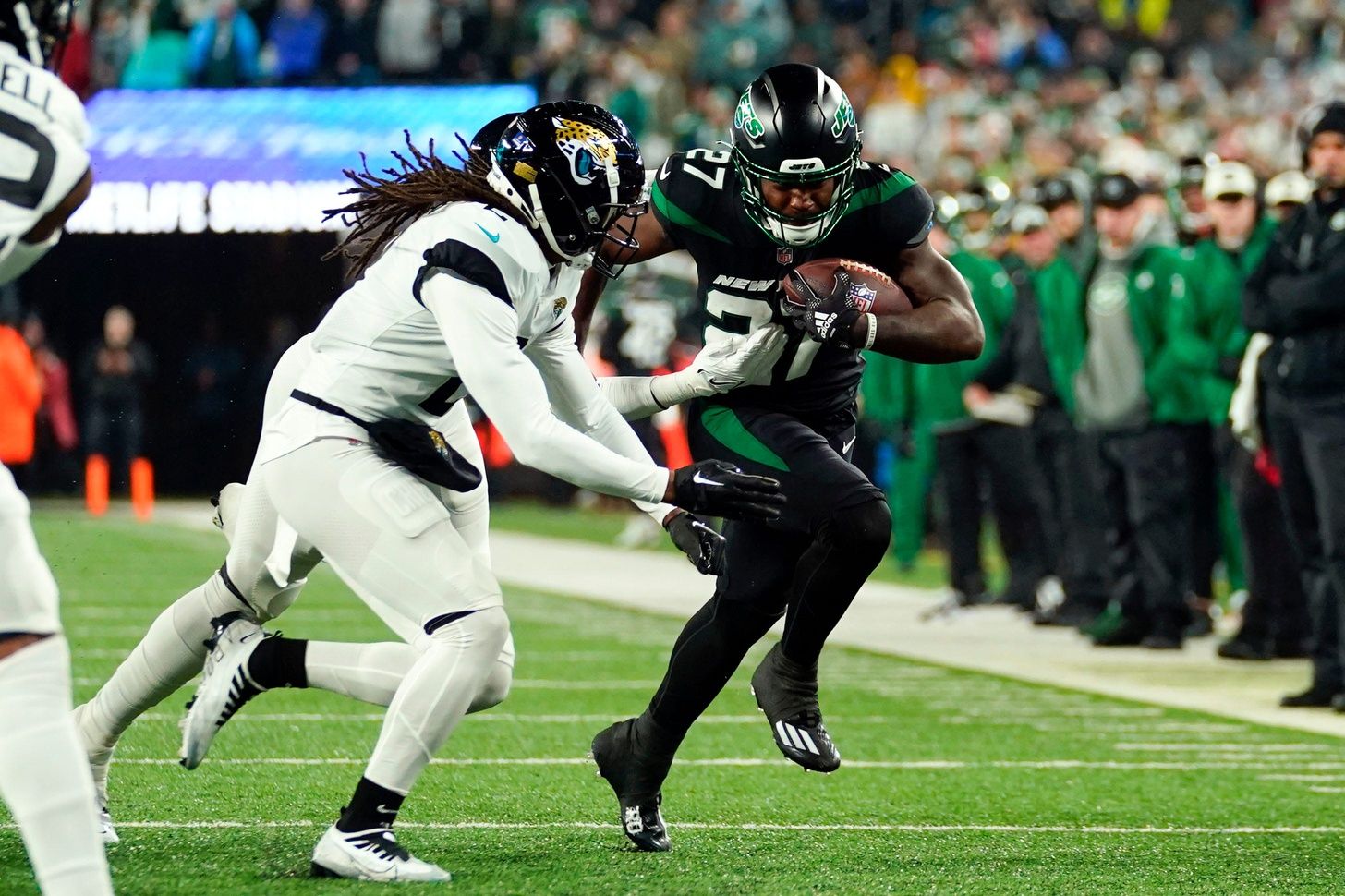 New York Jets running back Zonovan Knight (27) rushes against the Jacksonville Jaguars.