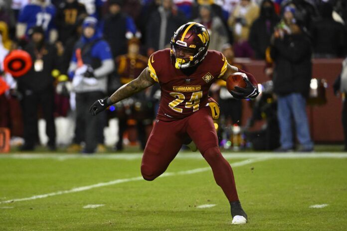 Antonio Gibson (24) carries the ball against the New York Giants during the first half at FedExField.