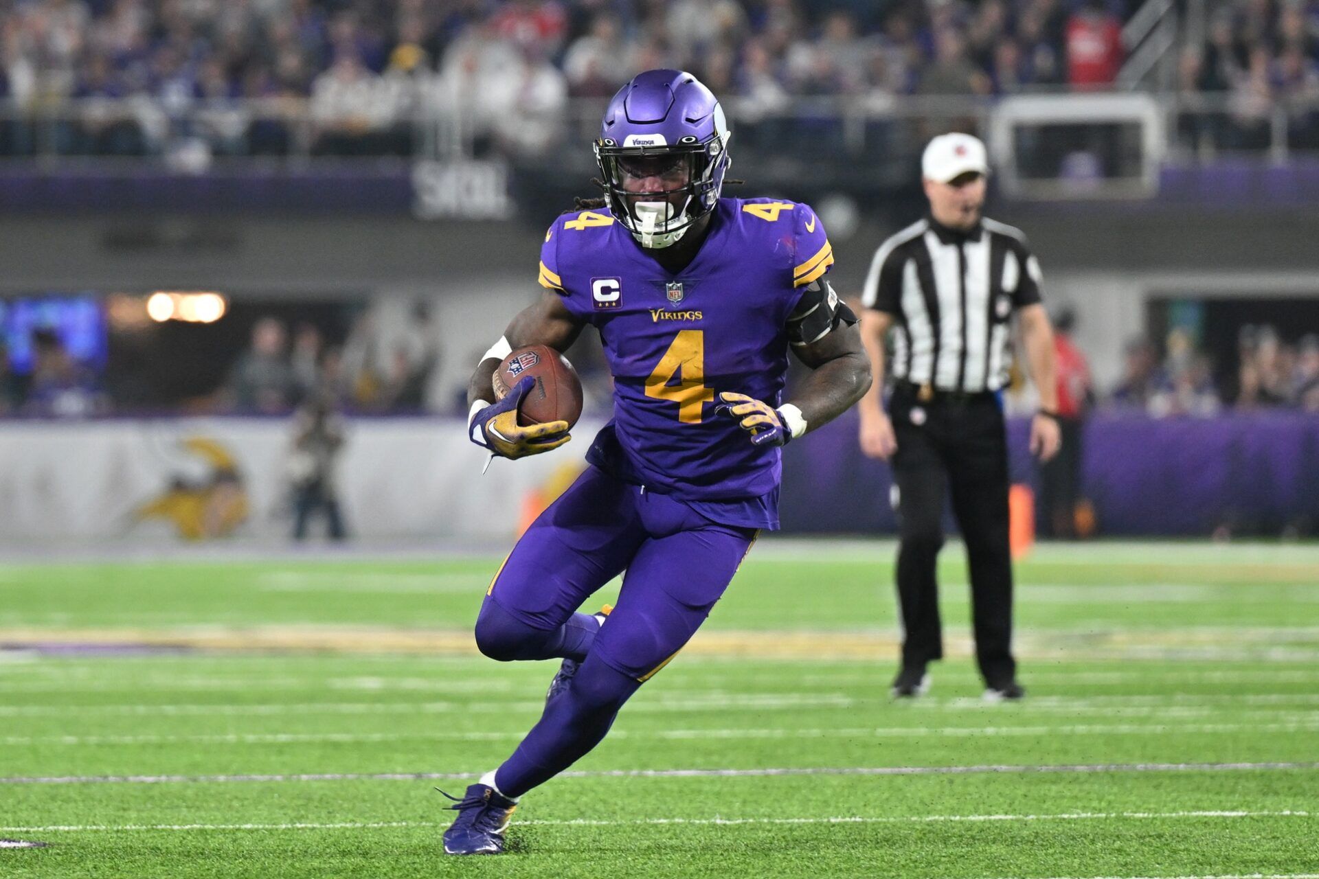 Dalvin Cook (4) in action during the game against the New England Patriots at U.S. Bank Stadium.