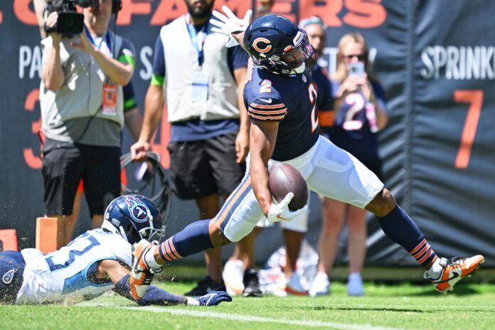 Chicago Bears WR DJ Moore (2) scores a touchdown against the Tennessee Titans.