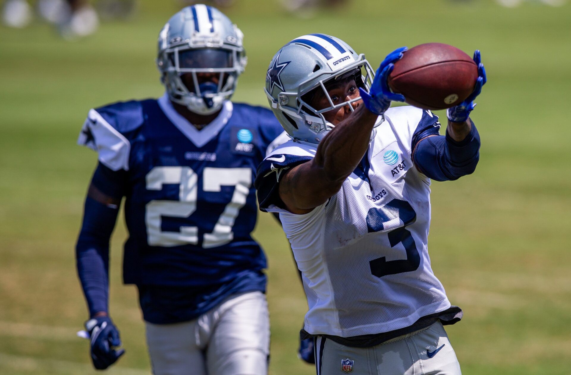 Dallas Cowboys WR Brandin Cooks (3) makes a catch over safety Jayron Kearse (27).