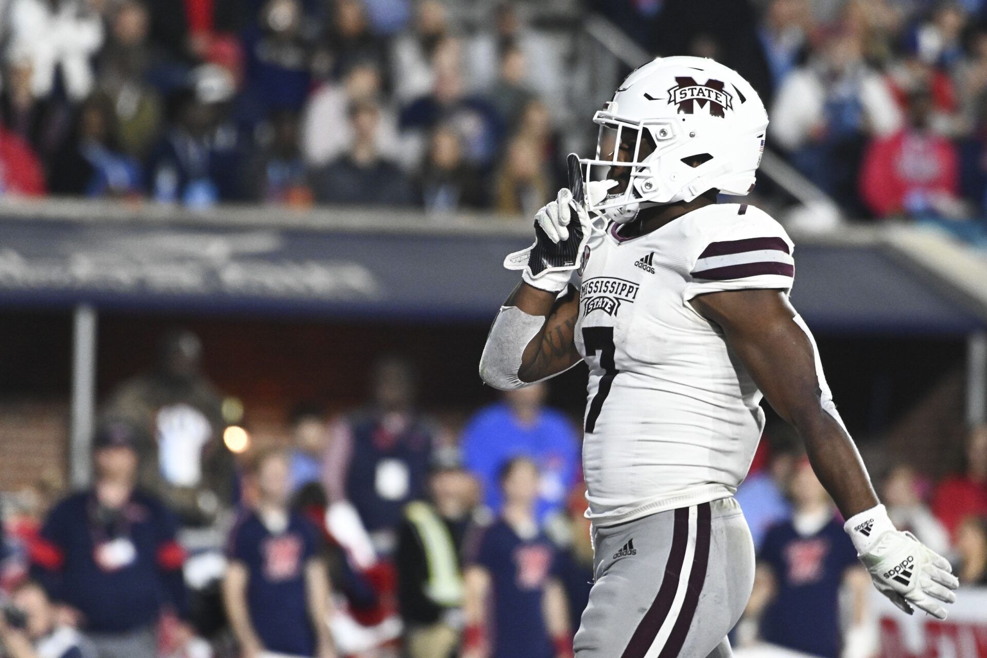 Mississippi State Bulldogs RB Jo'Quavious Marks (7) gestures to the crowd after scoring a touchdown.