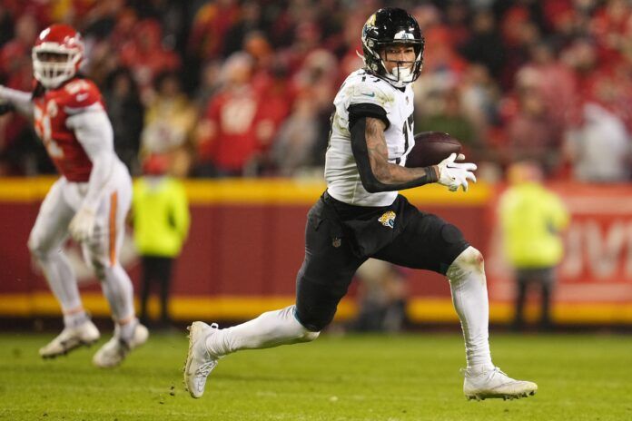 Jacksonville Jaguars TE Evan Engram (17) runs after the catch against the Kansas City Chiefs in the AFC Divisional Round.