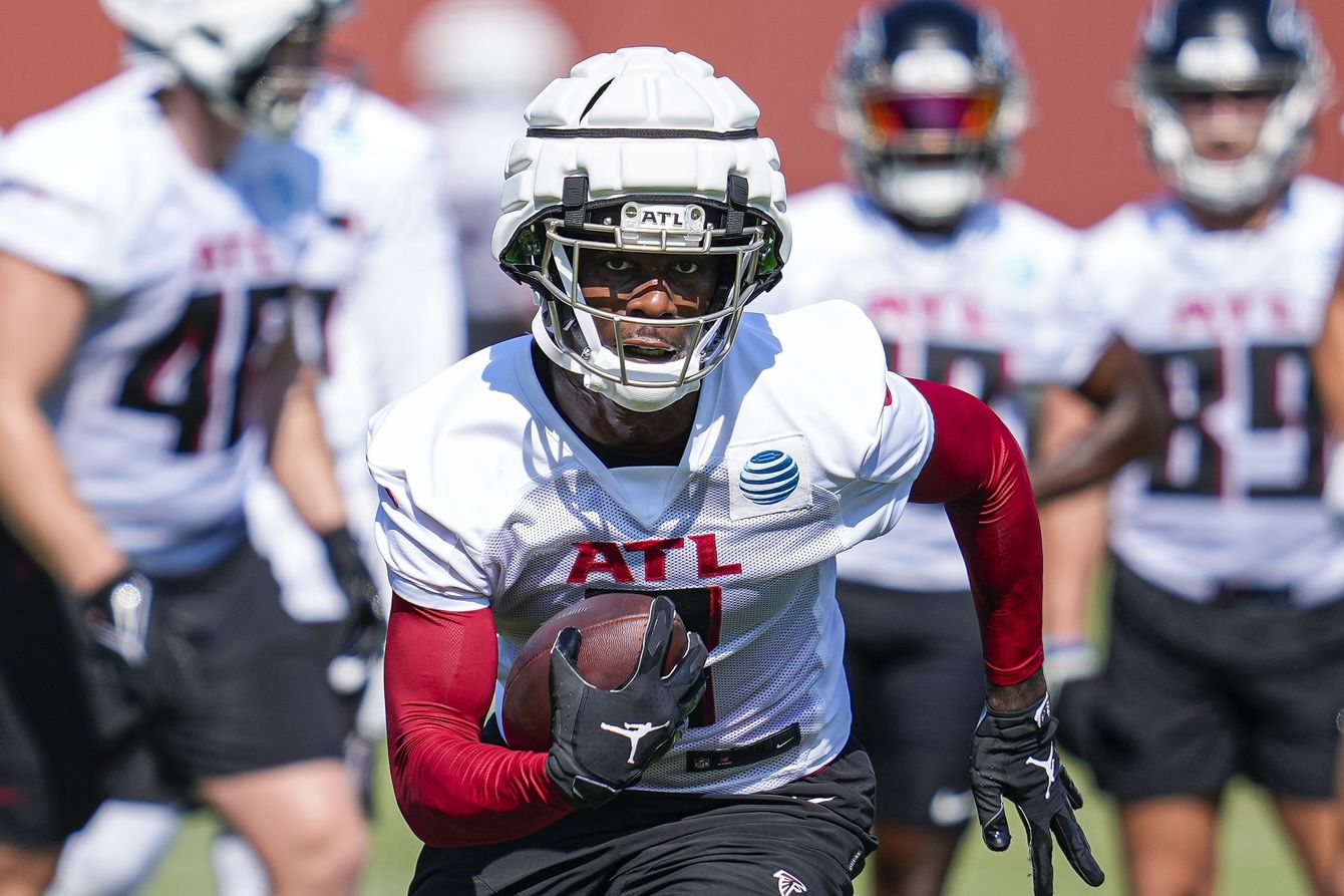 Kyle Pitts (8) runs after a catch during the first day of training camp at IBM Performance Field.