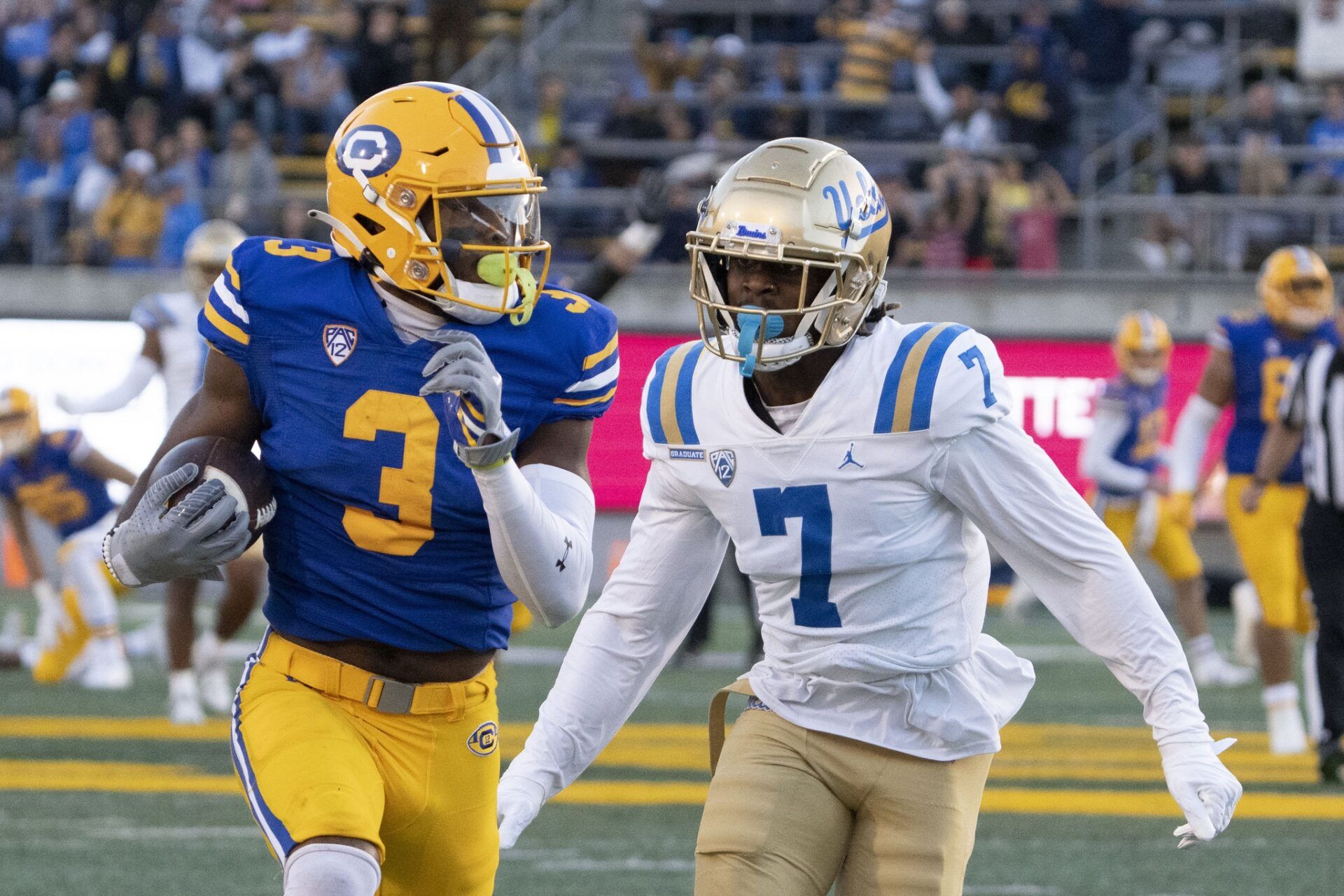 California Golden Bears WR Jeremiah Hunter (3) runs past the UCLA Bruins' defense.