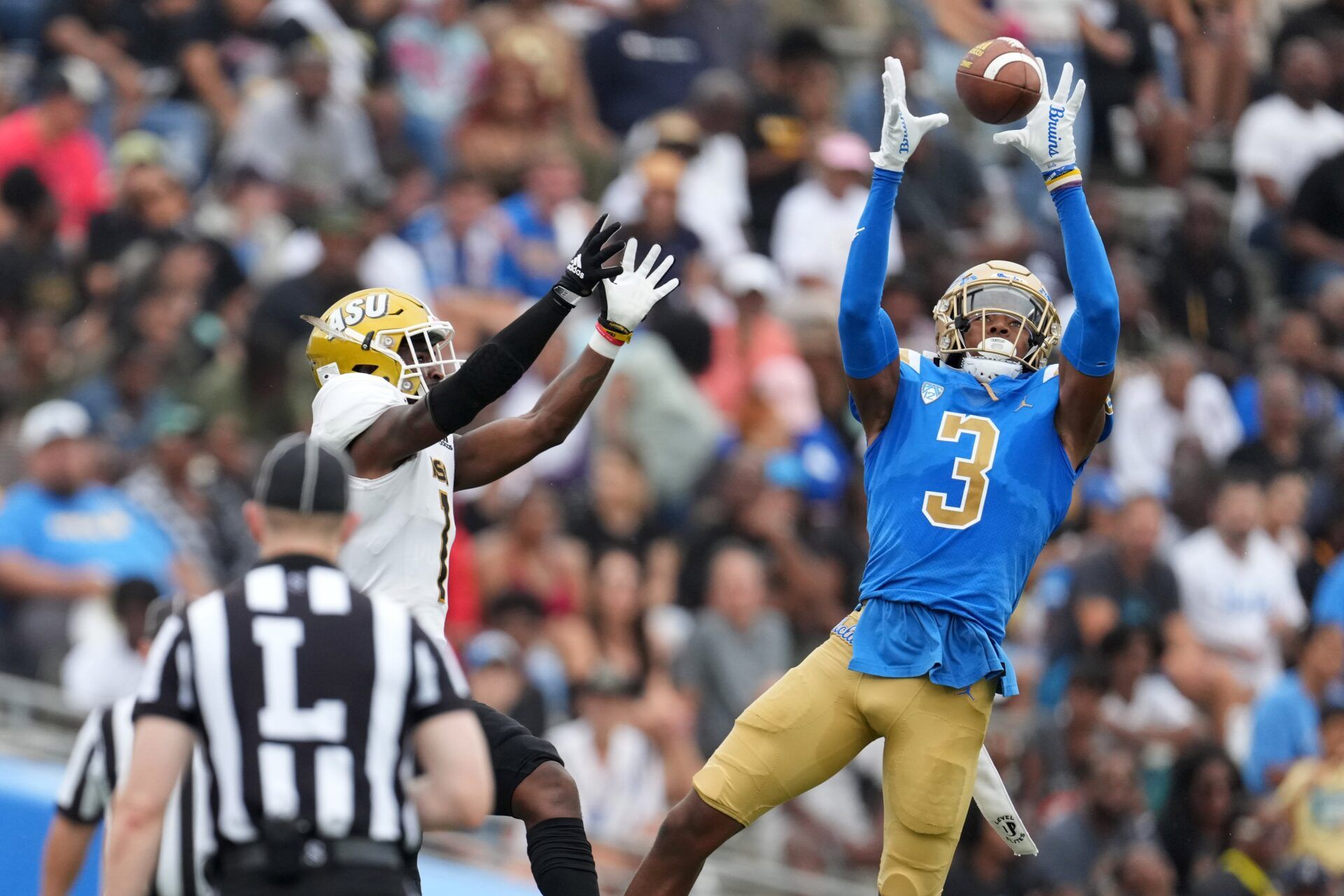 Devin Kirkwood (3) attempts to catch a pass intended for Alabama State Hornets wide receiver Jeremiah Hixon (1) in the first half at Rose Bowl.