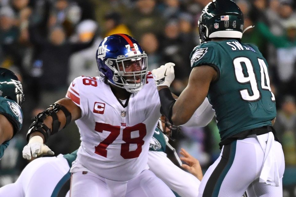 New York Giants OT Andrew Thomas (78) blocks Philadelphia Eagles DE Josh Sweat (94).