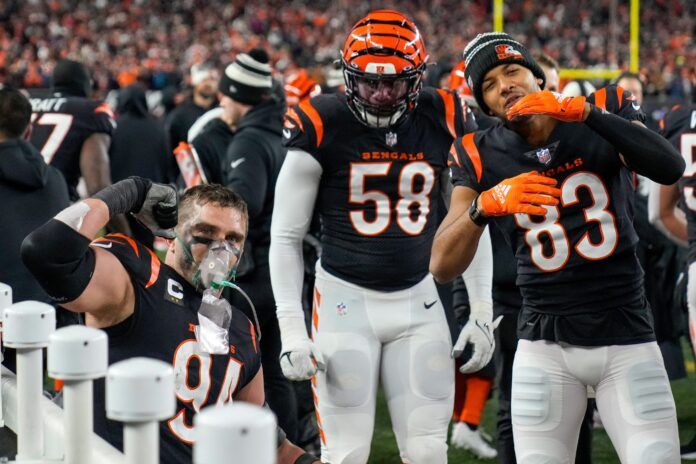 Cincinnati Bengals players celebrate on the team's bench after a touchdown.