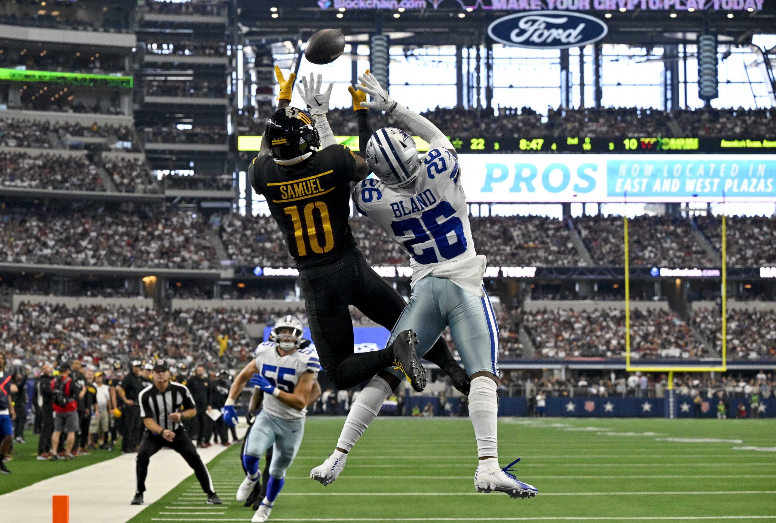 DaRon Bland (26) in action during the game between the Dallas Cowboys and the Washington Commanders AT&T Stadium.