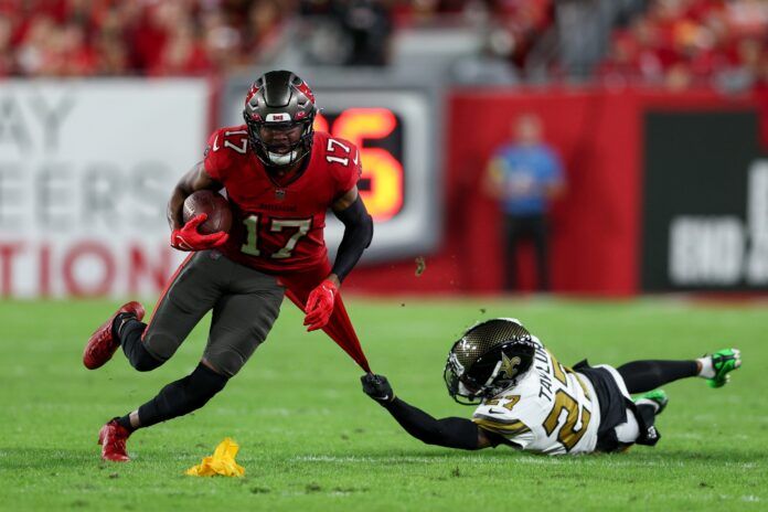 Tampa Bay Buccaneers WR Russell Gage (17) tries to avoid a tackle against New Orleans Saints CB Alontae Taylor (27).