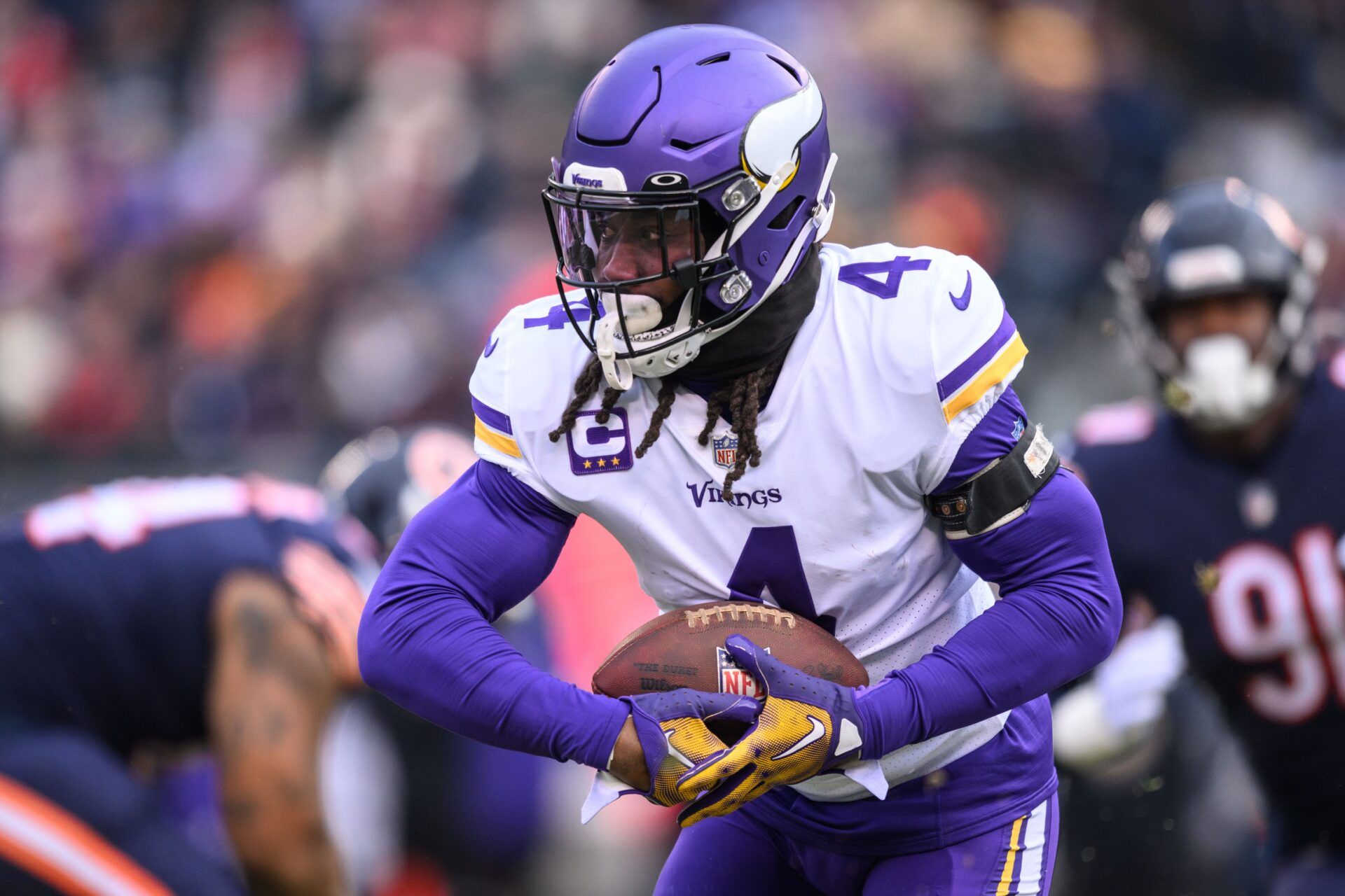 Dalvin Cook (4) runs the ball during the first quarter against the Chicago Bears at Soldier Field.