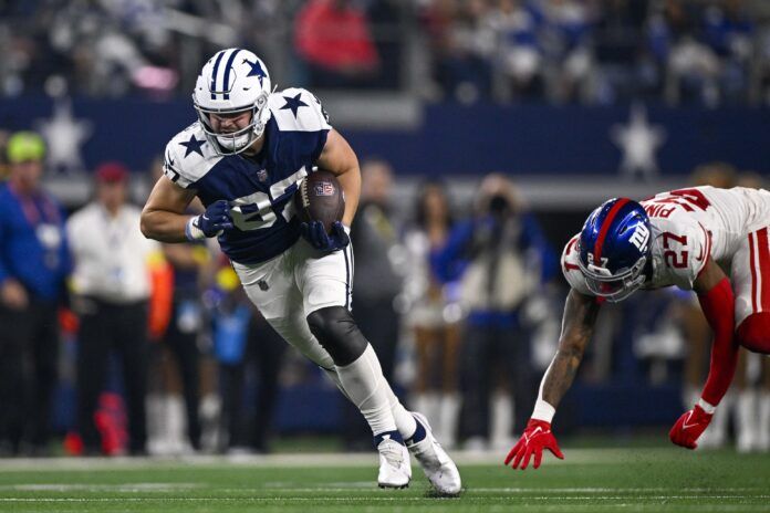 Dallas Cowboys TE Jake Ferguson (87) running after the catch against the New York Giants.