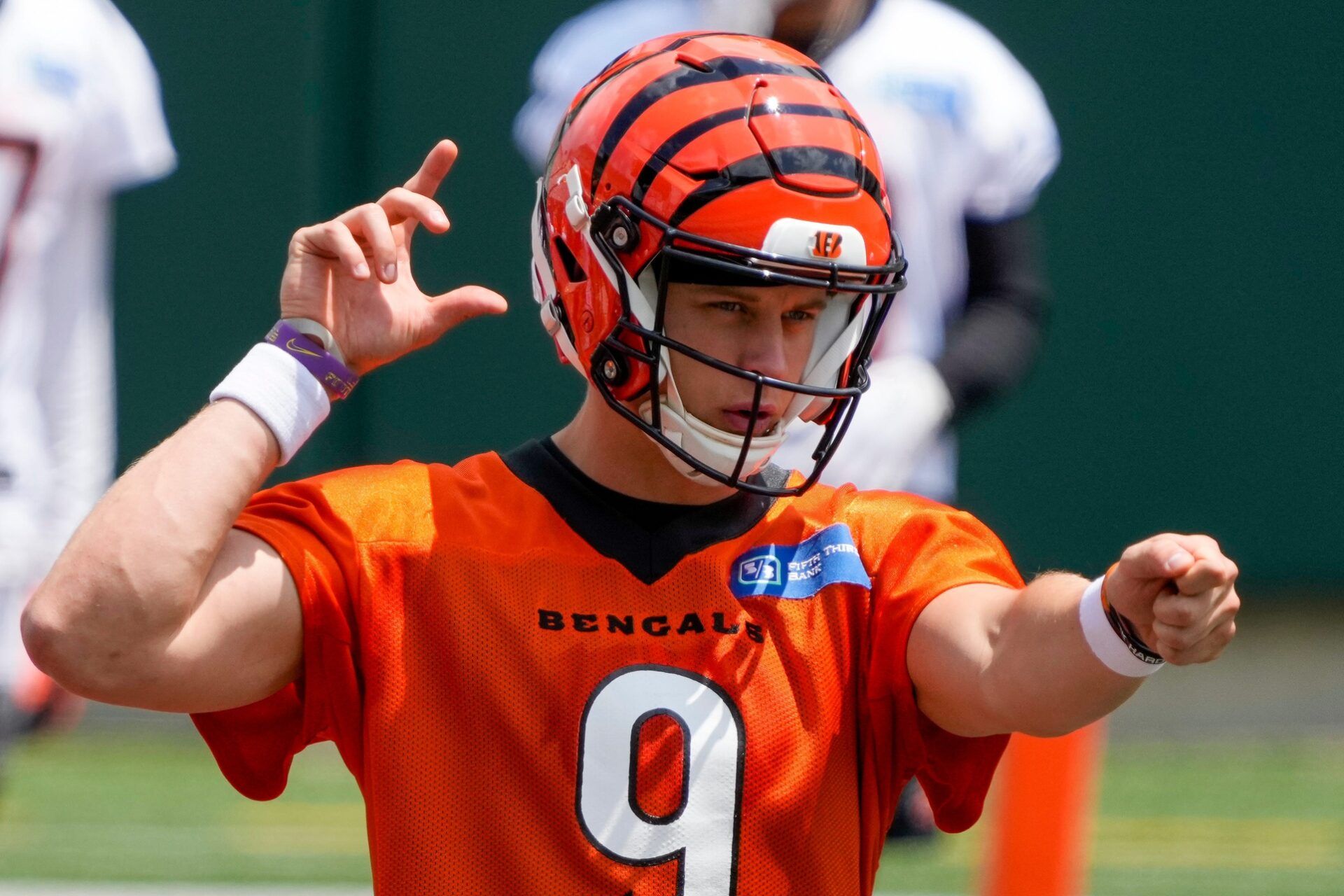 Cincinnati Bengals QB Joe Burrow (9) setting up a play during camp.