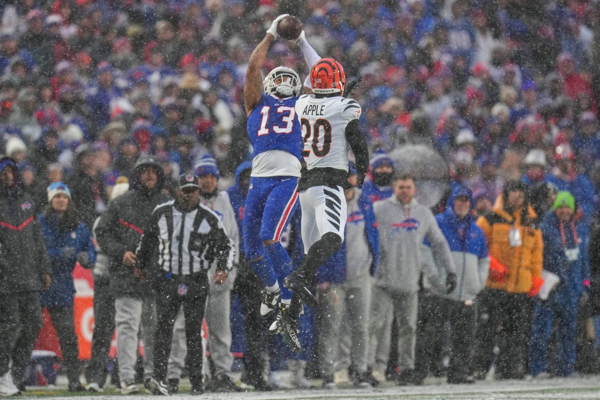 Buffalo Bills WR Gabe Davis (13) leaps to make the catch against the Cincinnati Bengals in the AFC Divisional Round.