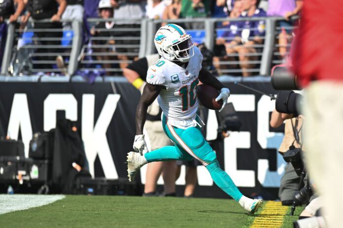 Miami Dolphins WR Tyreek Hill (10) scores a touchdown against the Baltimore Ravens.