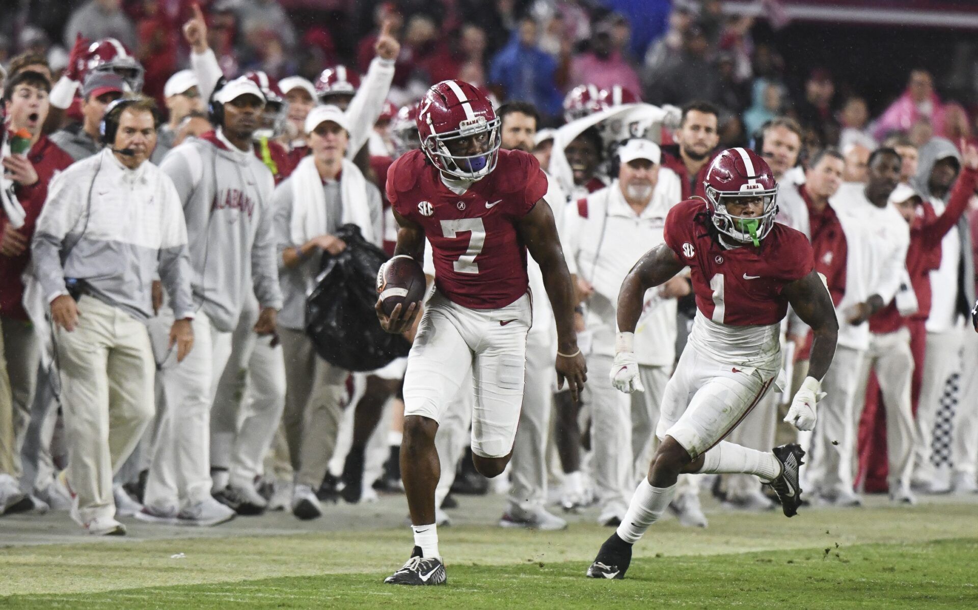 Alabama Crimson Tide WR Ja'Corey Brooks (7) runs with the ball after recovering an onside kick.