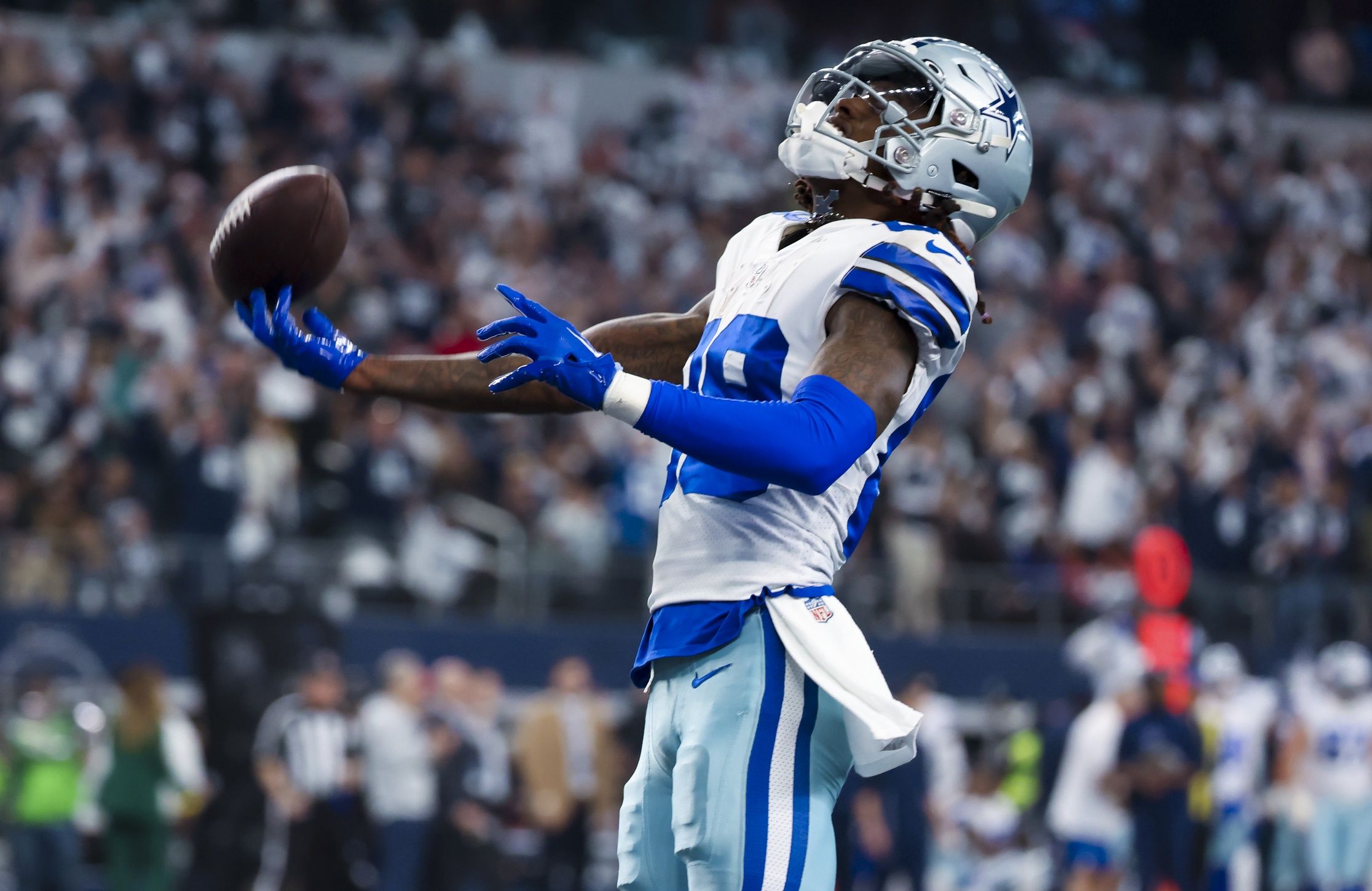 CeeDee Lamb (88) reacts after scoring a touchdown during the first half against the Philadelphia Eagles at AT&T Stadium.