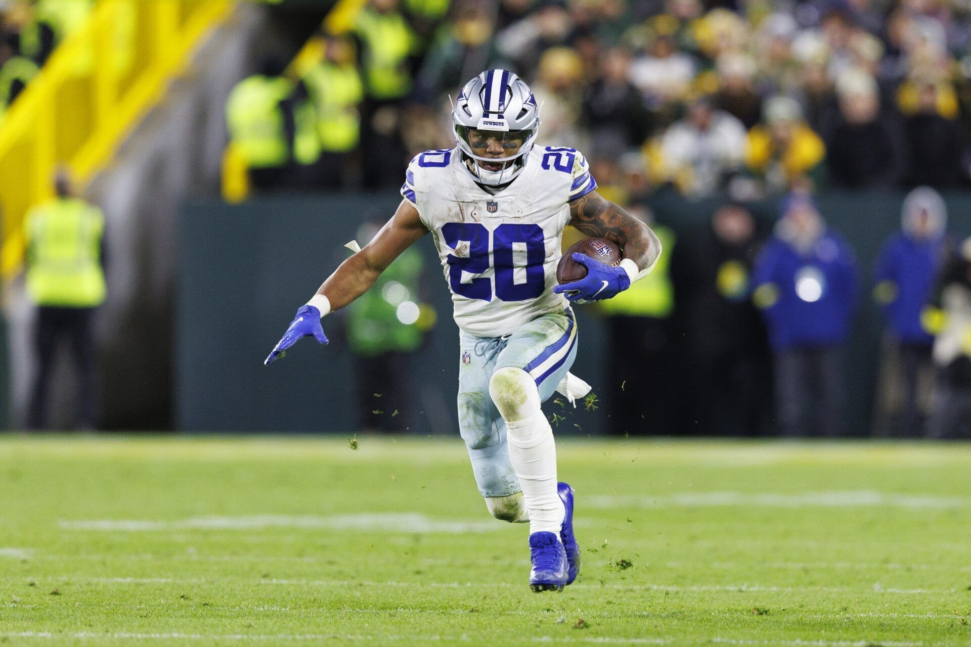 Tony Pollard (20) during the game against the Green Bay Packers at Lambeau Field.