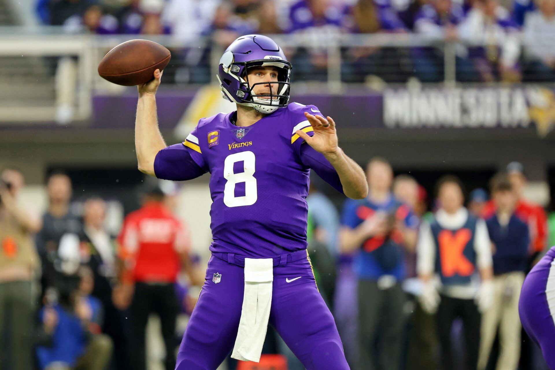 Kirk Cousins (8) passes the ball against the New York Giants during the first quarter of a wild card game at U.S. Bank Stadium.