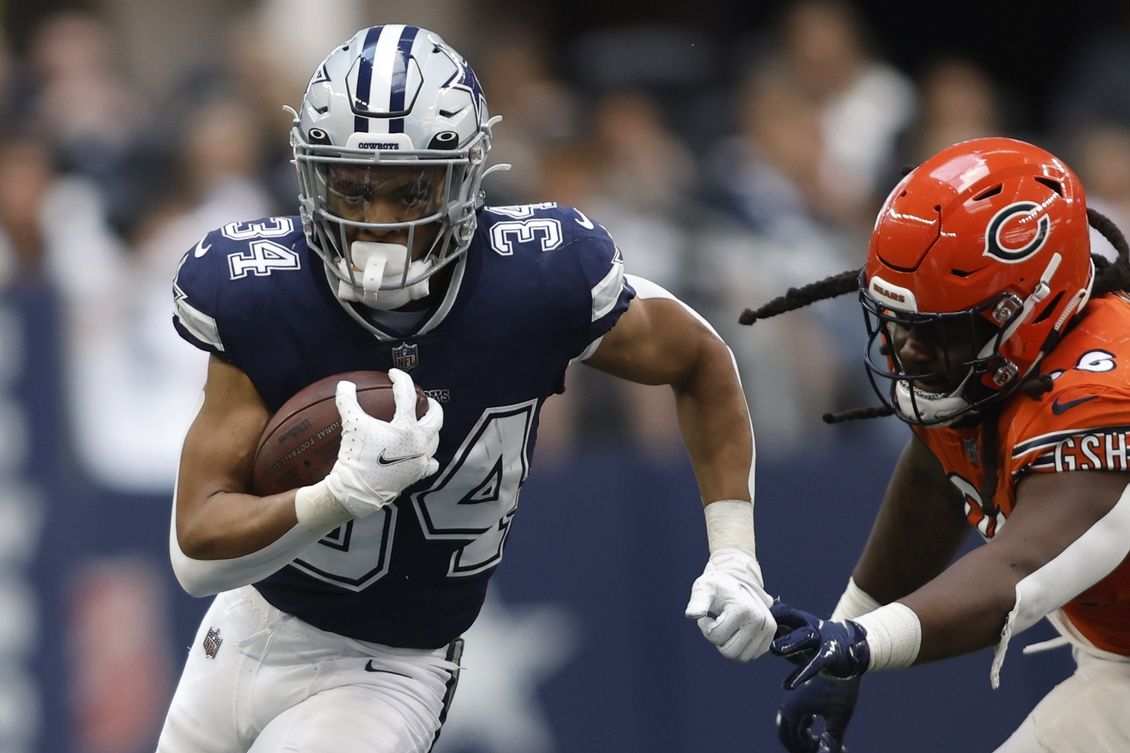 Malik Davis (34) runs the ball in the fourth quarter against the Chicago Bears at AT&T Stadium.