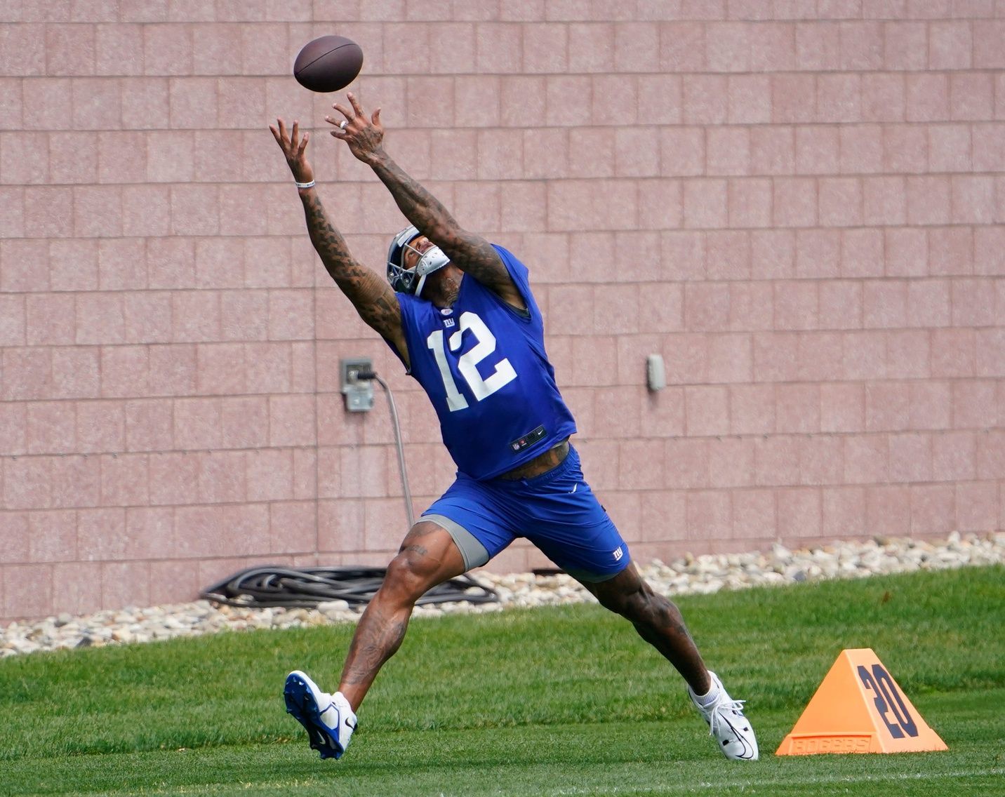 Darren Waller (12) catches the ball on day two of mandatory minicamp at the Giants training center.