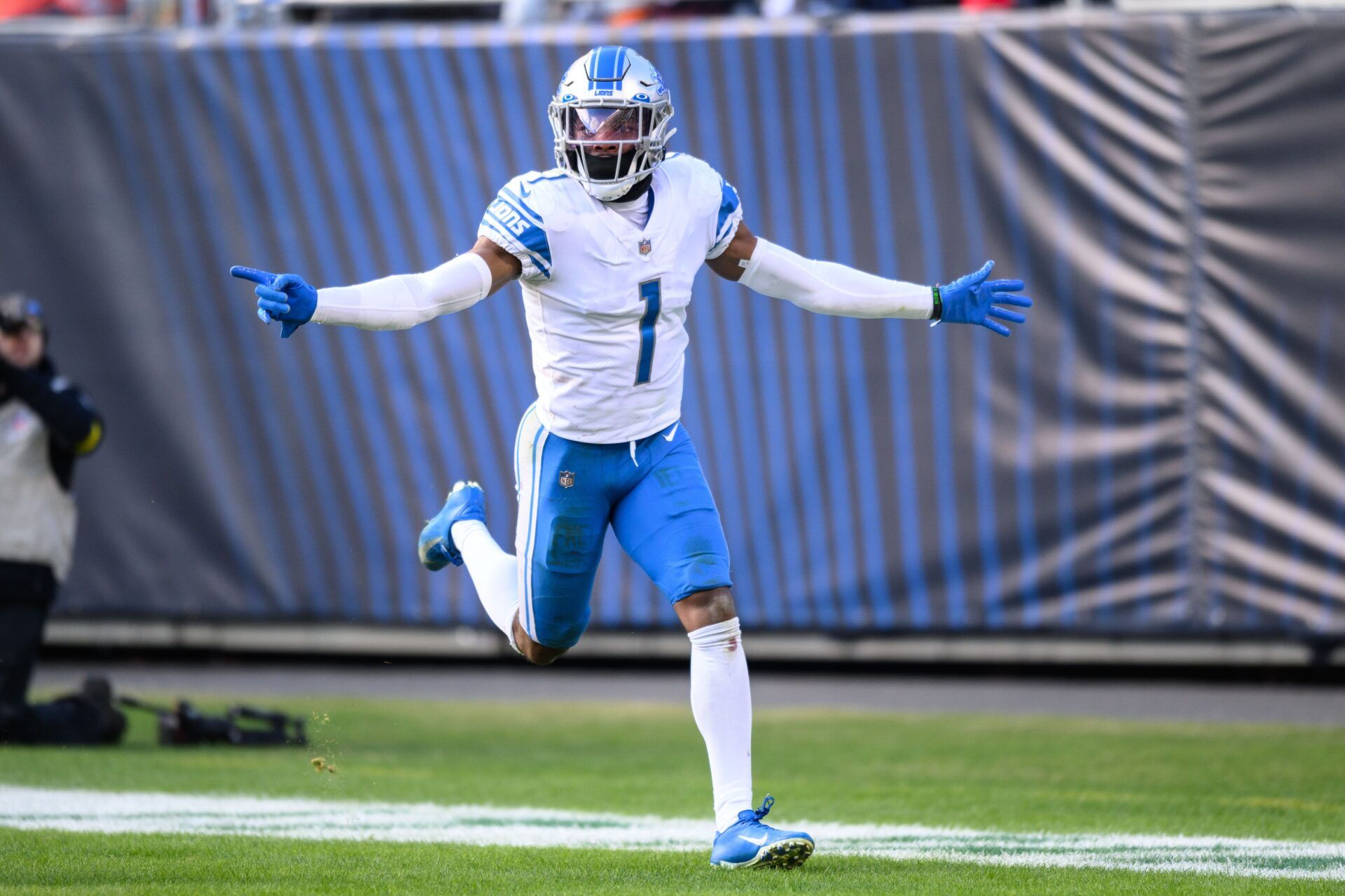 Jeff Okudah (1) celebrates his interception for a touchdown in the fourth quarter against the Chicago Bears at Soldier Field.