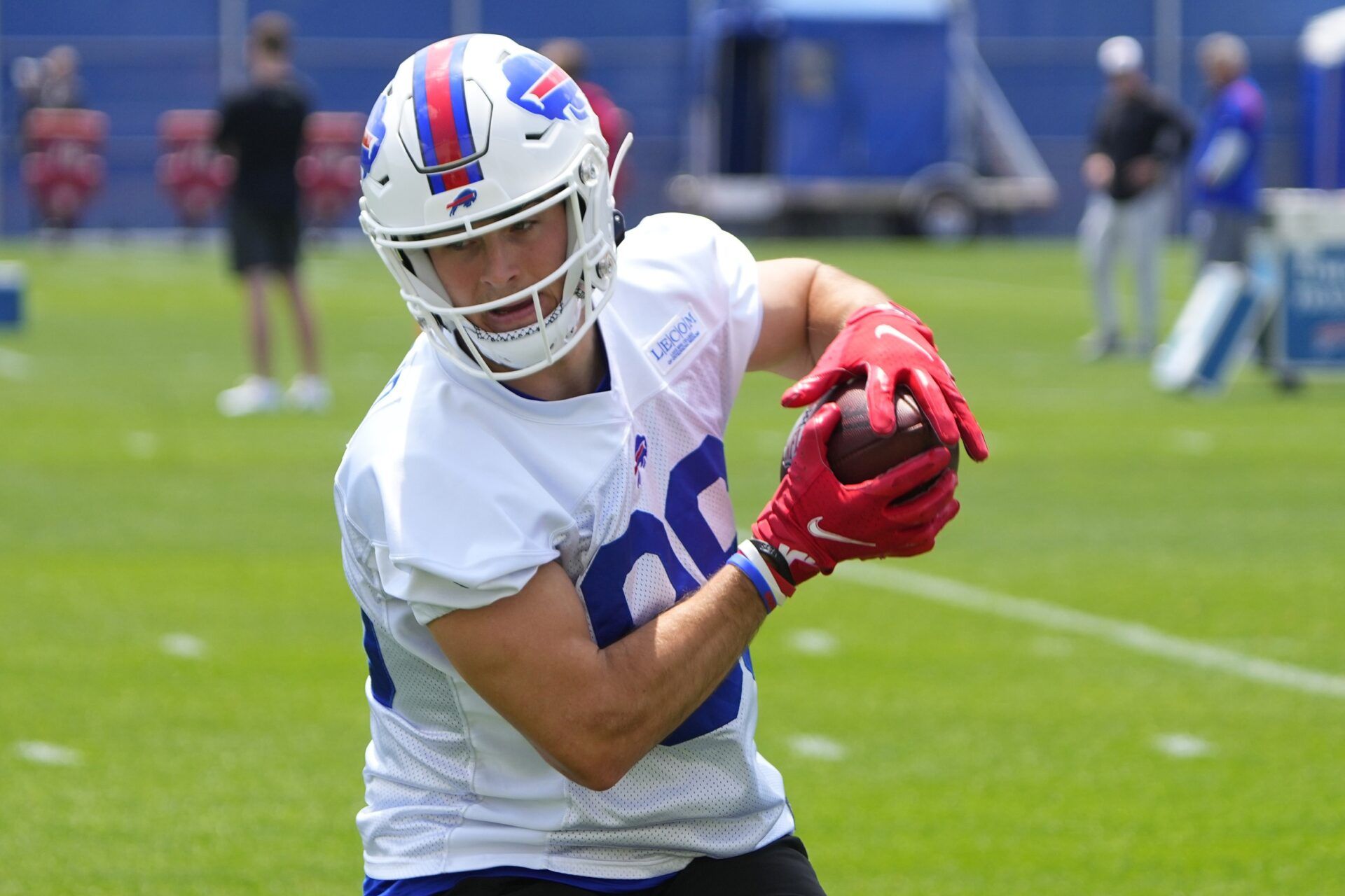 Dalton Kincaid (86) makes a catch during Buffalo Bills Minicamp.