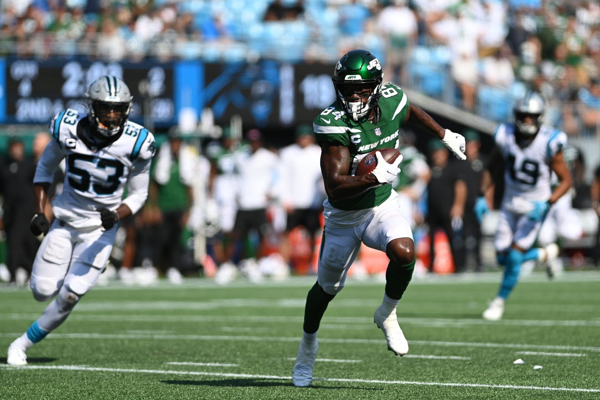 New York Jets WR Corey Davis (84) rushes after the catch against the Carolina Panthers.