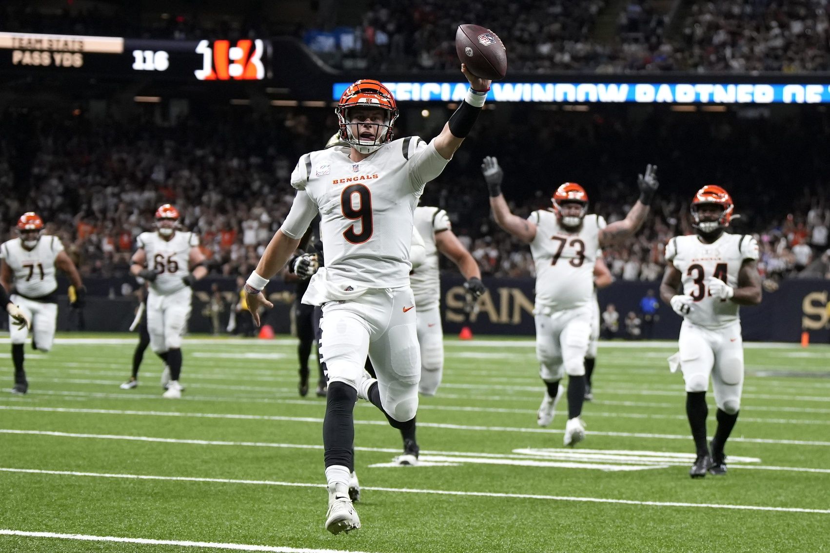 Joe Burrow (9) runs for a touchdown in the second quarter during an NFL Week 6 game against the New Orleans Saints.