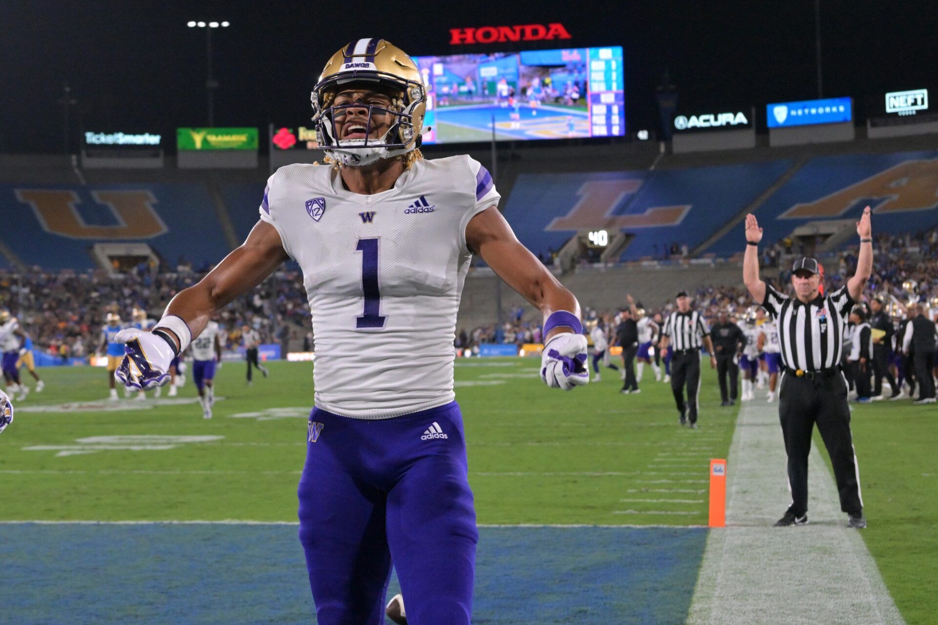 Washington Huskies wide receiver Rome Odunze (1) celebrates after a touchdown in the first quarter against the UCLA Bruins at the Rose Bowl.