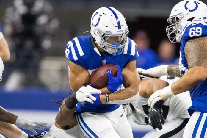 Indianapolis Colts RB Jonathan Taylor (28) rushes the ball against the Las Vegas Raiders.