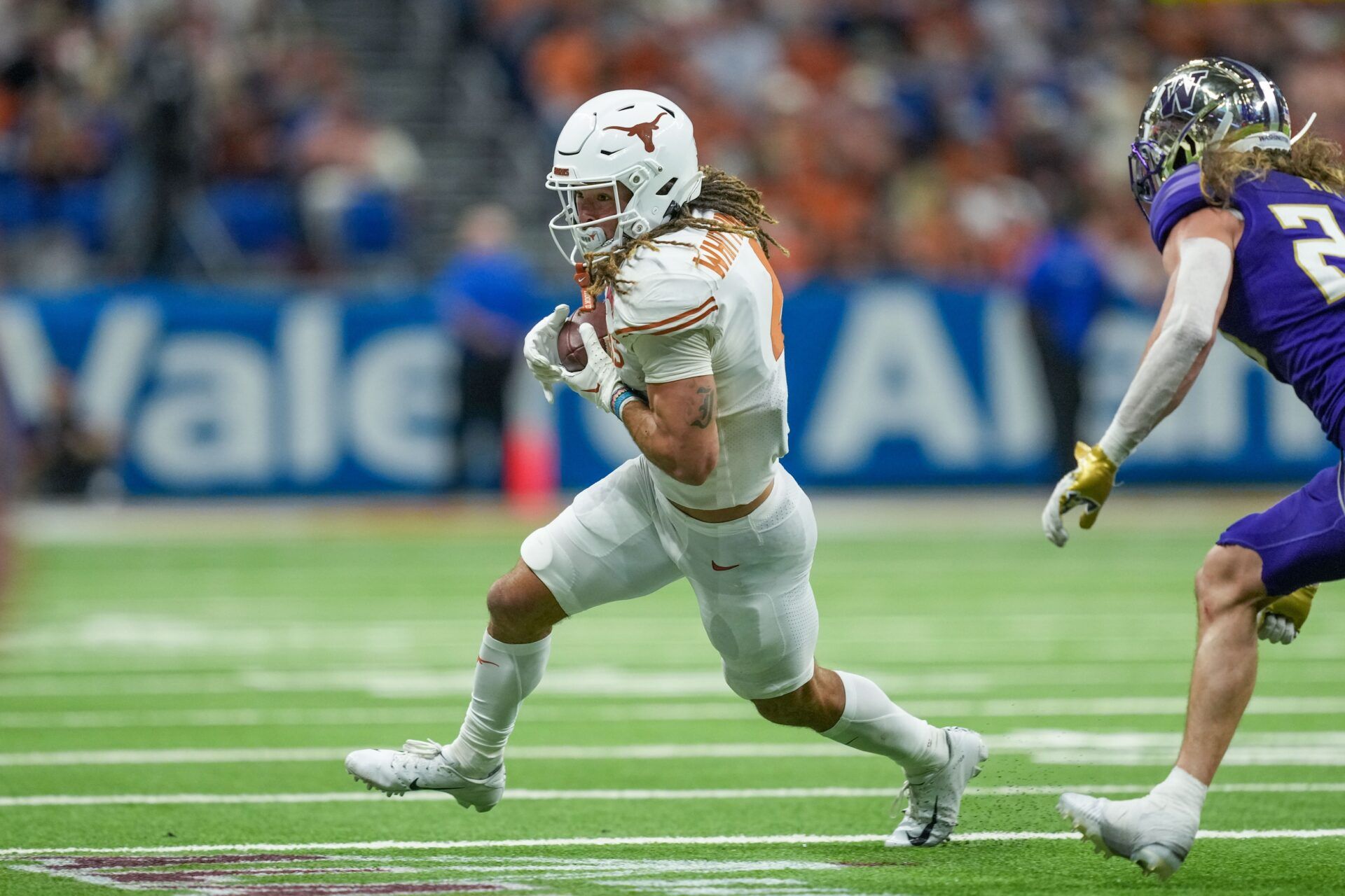 Texas Longhorns wide receiver Jordan Whittington (4) runs the ball in the 2022 Alamo Bowl against the Washington Huskies.