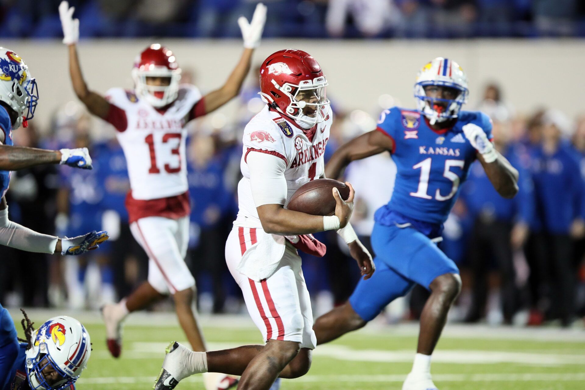 Arkansas Razorbacks QB KJ Jefferson (1) rushes in for a touchdown against Kansas.