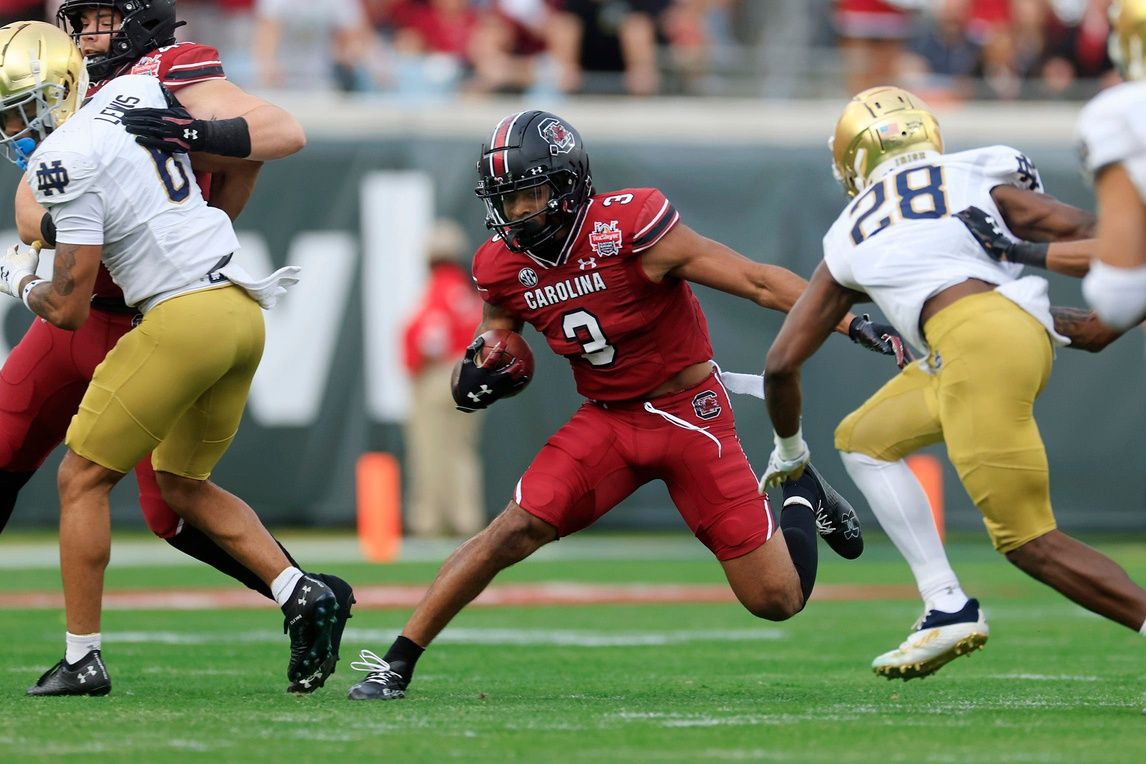 South Carolina WR Antwane Wells Jr. (3) makes a move against Notre Dame.