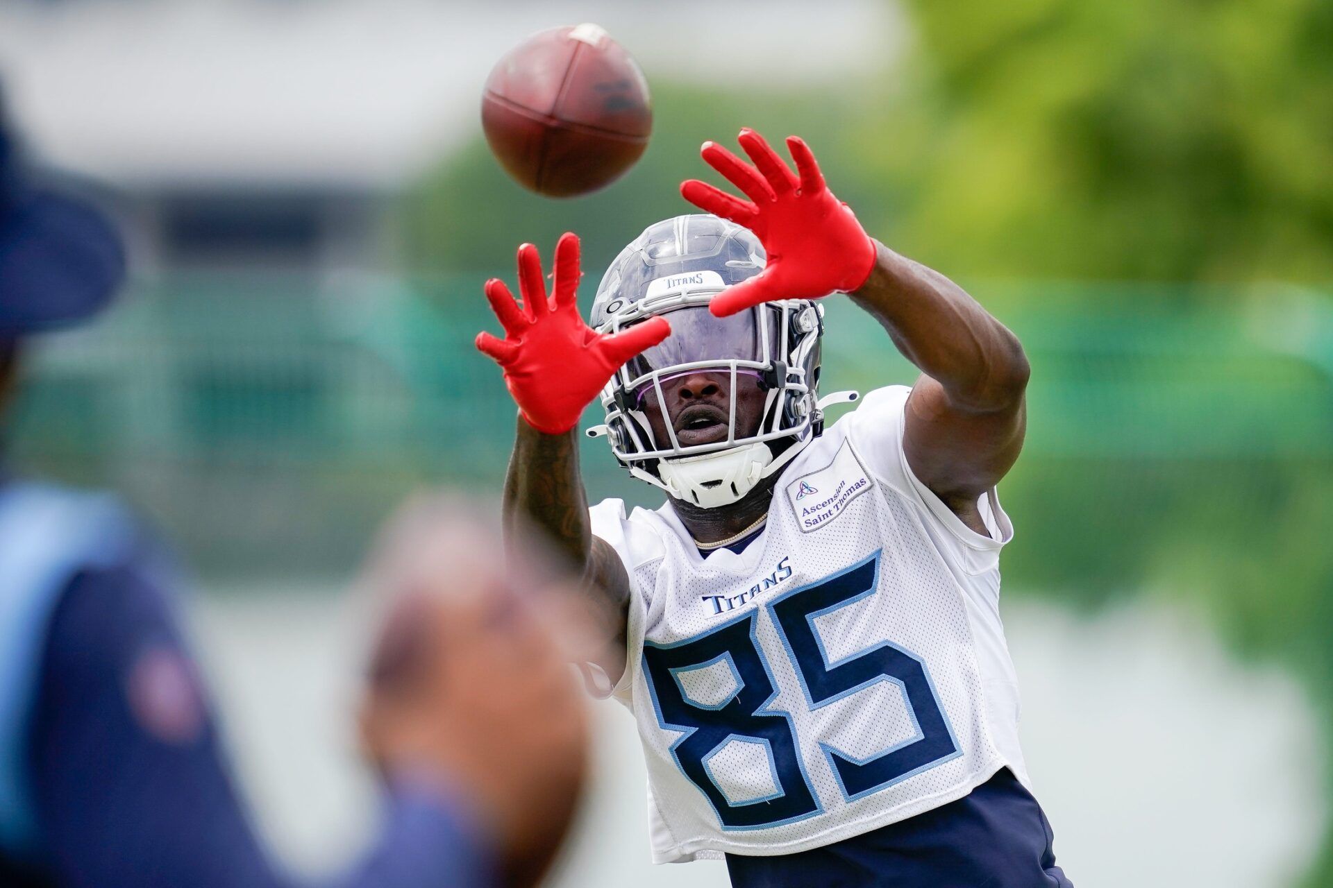 Tennessee Titans tight end Chigoziem Okonkwo (85) makes a catch during an OTA practice at Ascension Saint Thomas Sports Park in Nashville, Tenn., Wednesday, June 14, 2023.