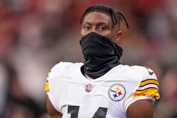 Pittsburgh Steelers wide receiver George Pickens (14) on the field during warm up prior to the game against the Atlanta Falcons at Mercedes-Benz Stadium.