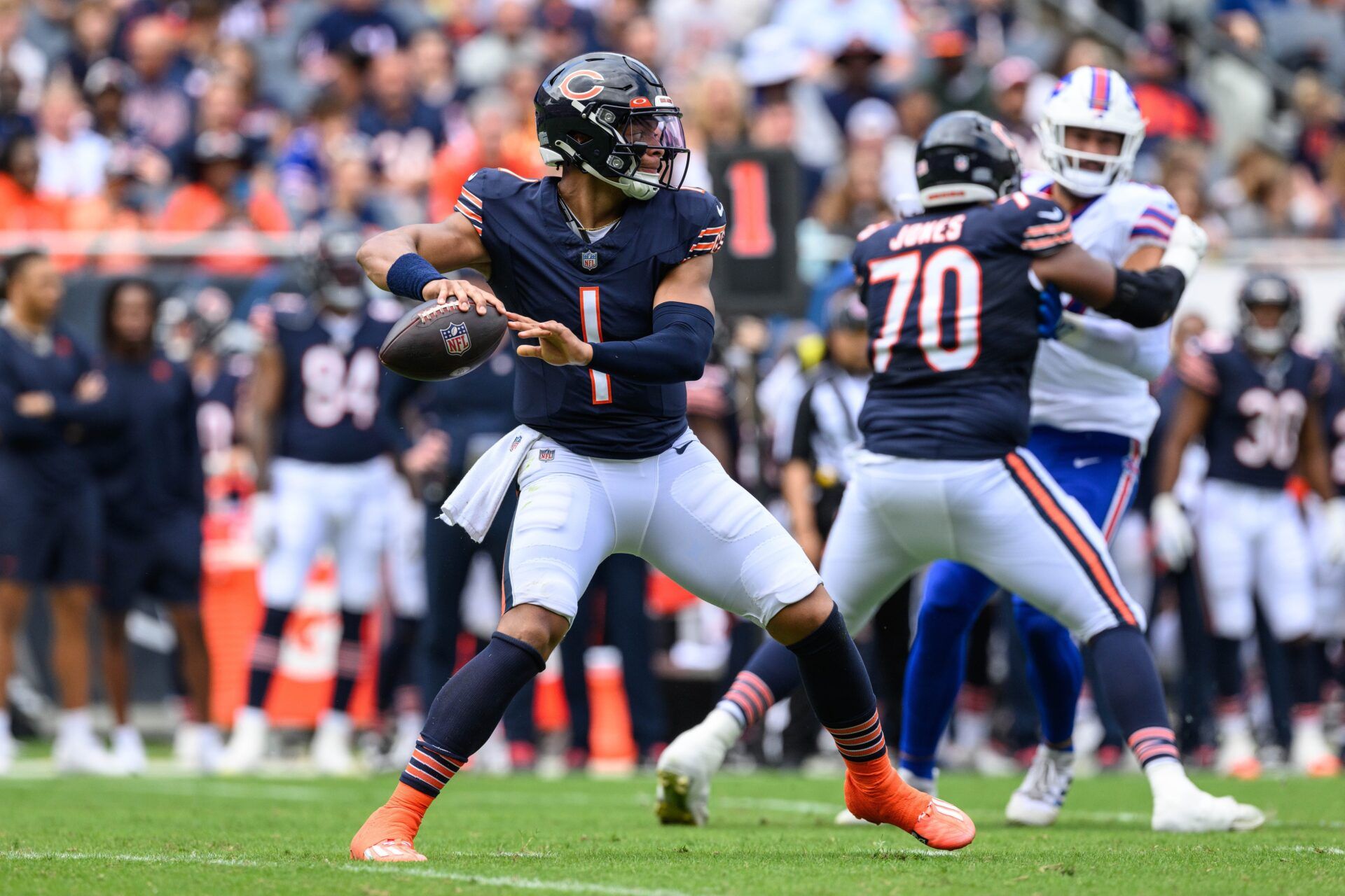 Chicago Bears QB Justin Fields (1) throws the ball against the Buffalo Bills.
