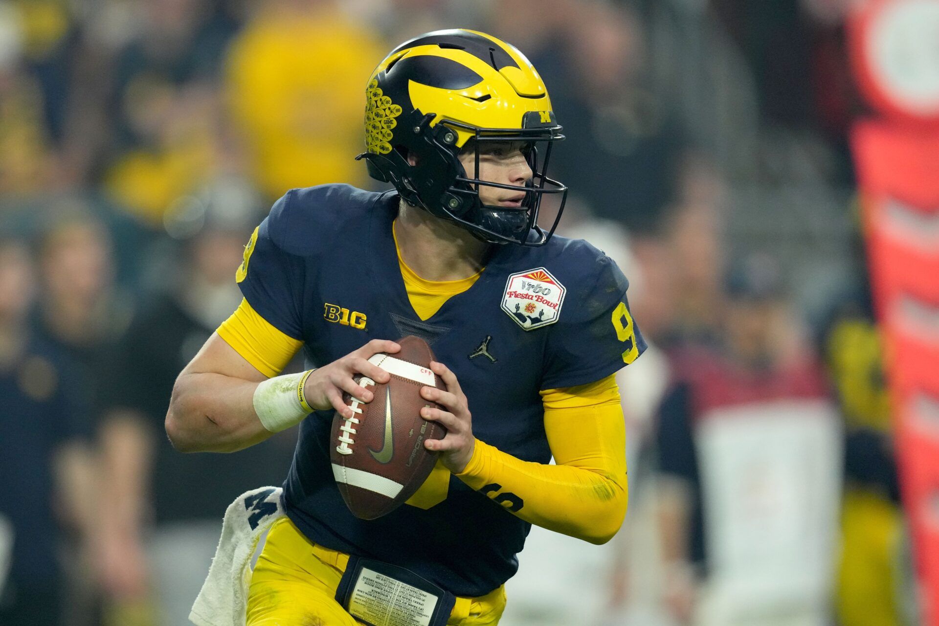 Michigan Wolverines quarterback J.J. McCarthy (9) looks to throw against the TCU Horned Frogs.