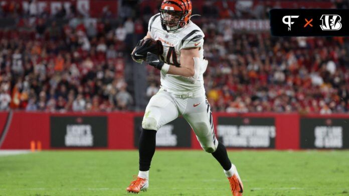 Cincinnati Bengals TE Mitchell Wilcox runs in for a touchdown against the Tampa Bay Buccaneers.