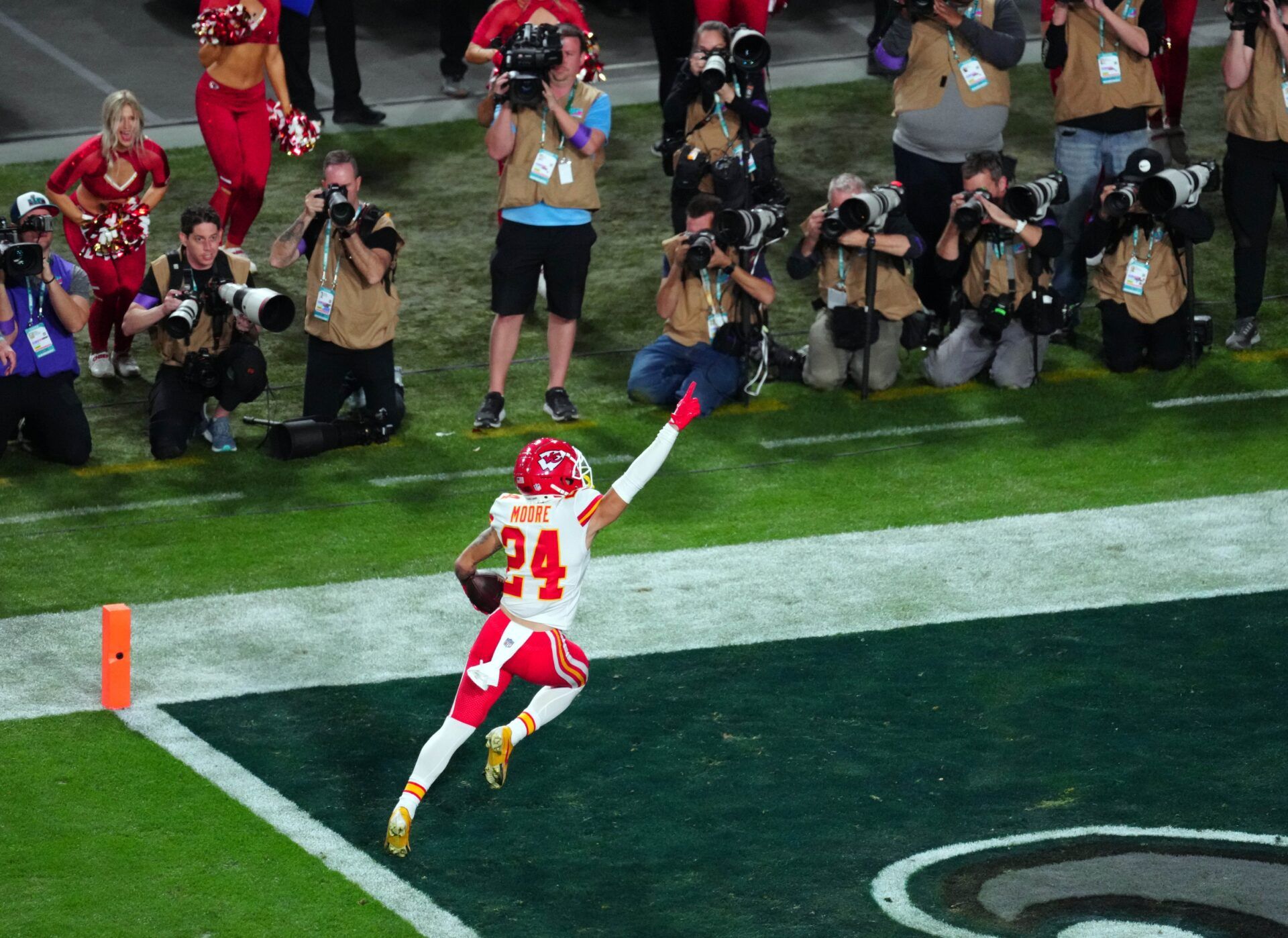 Kansas City Chiefs wide receiver Skyy Moore (24) scores a touchdown against the Philadelphia Eagles during the fourth quarter in Super Bowl LVII at State Farm Stadium in Glendale on Feb. 12, 2023.