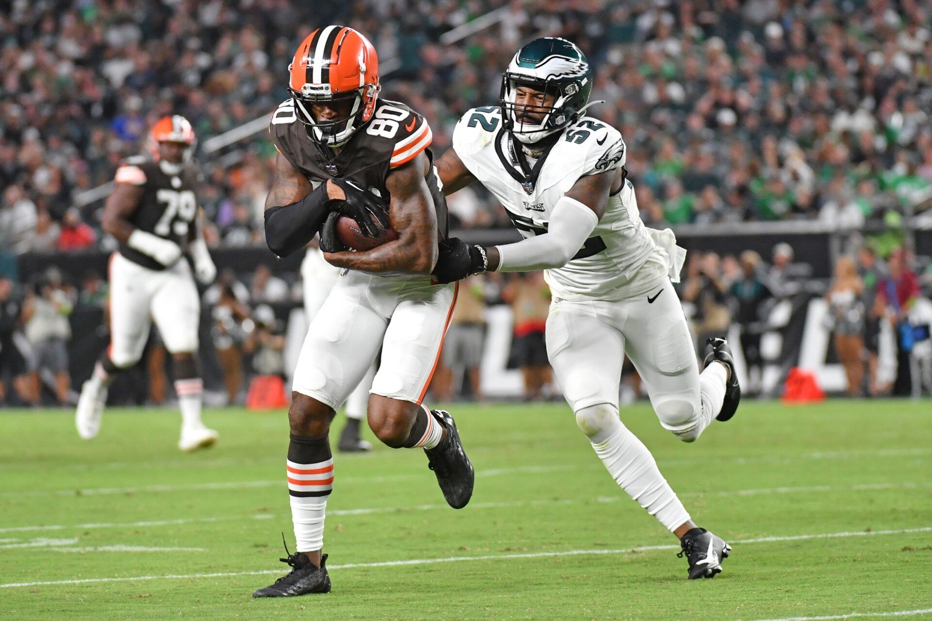 Austin Watkins Jr. (80) picks up yards after catch against Philadelphia Eagles linebacker Zach Cunningham (52) during the second quarter at Lincoln Financial Field.