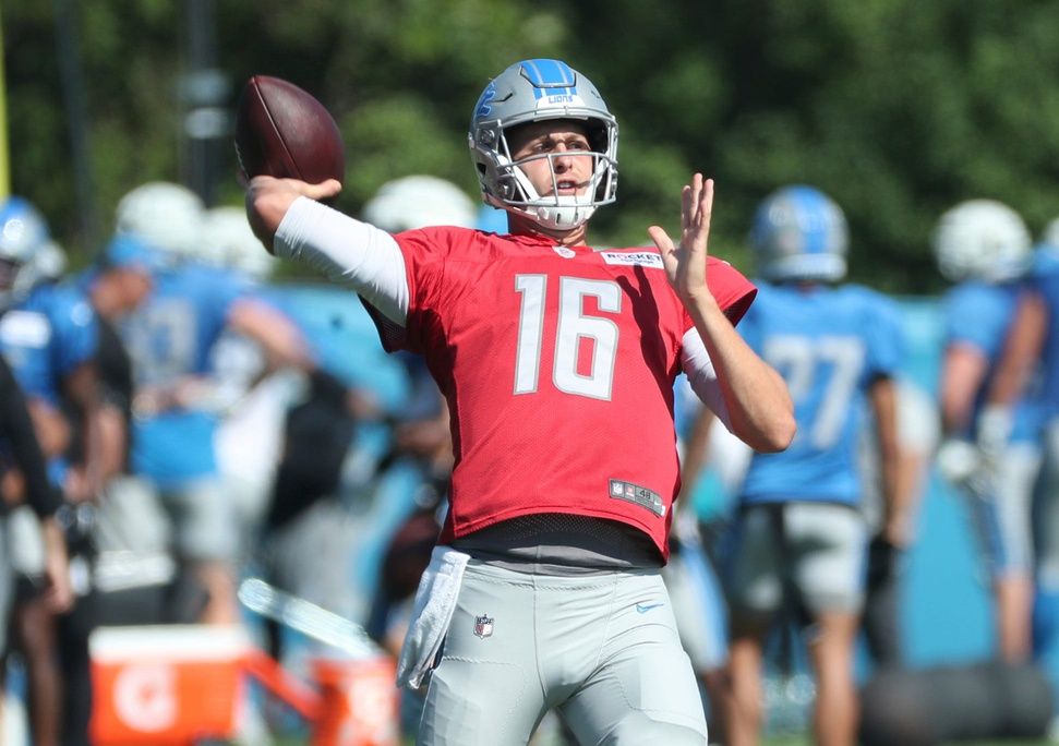 Detroit Lions QB Jared Goff (16) throws a pass during training camp.