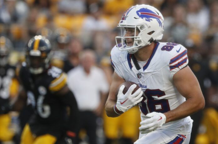 Buffalo Bills TE Dalton Kincaid (86) runs with the ball against the Pittsburgh Steelers.