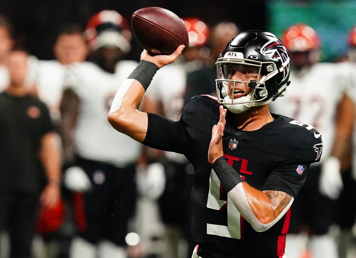 Atlanta Falcons QB Desmond Ridder (9) throws a pass against the Cincinnati Bengals.