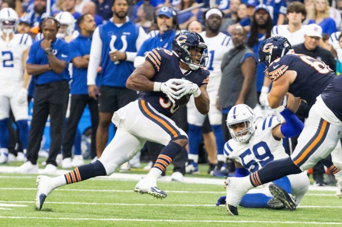 Chicago Bears RB Roschon Johnson carries the football.